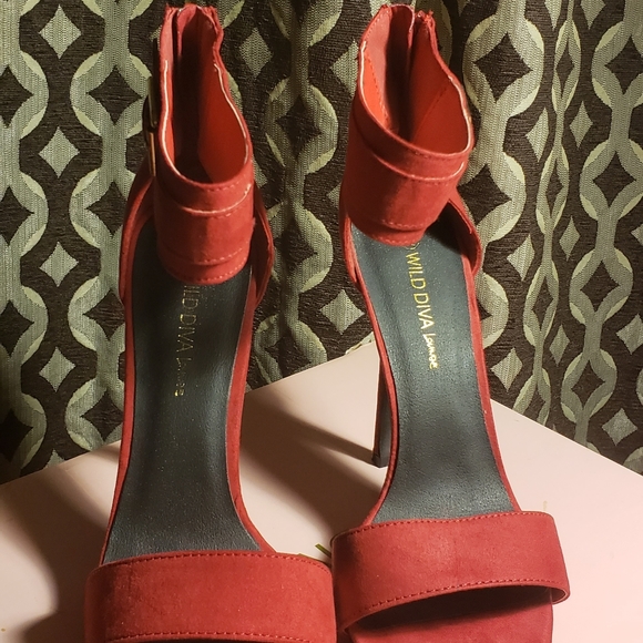 Shoes - Picture 7 of 7